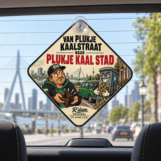 Autohanger Van Plukje Kaalstraat bevestigd aan achterruit van auto