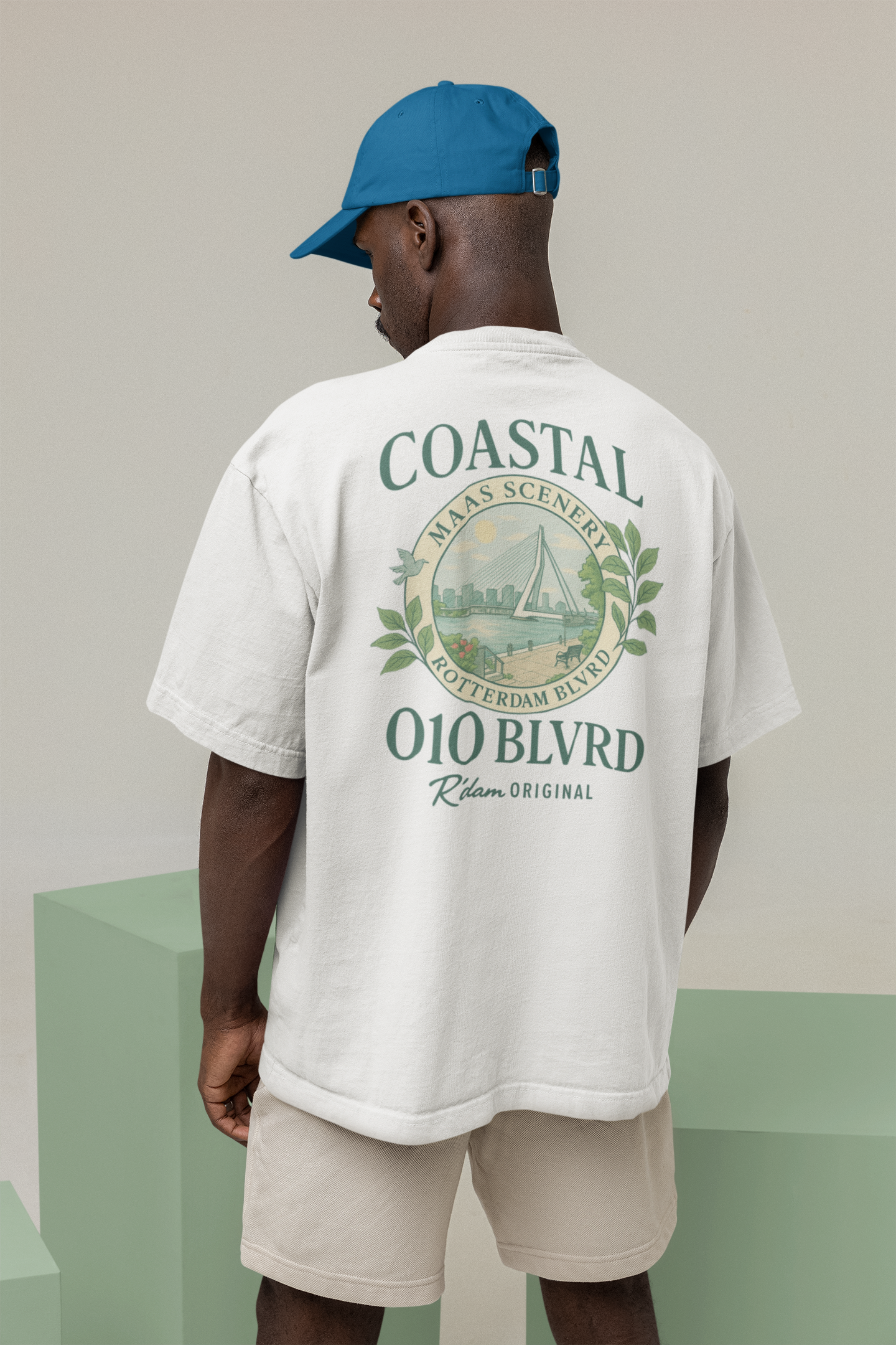 Close-up van coastal inspired skyline design met botanische details – achterkant shirt