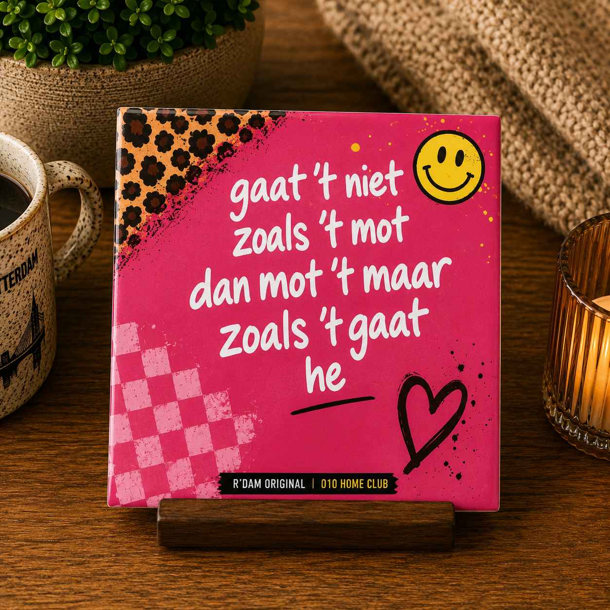 Keramisch 010 Home Club tegeltje met tekst Gaat het niet zoals het mot dan mot het maar zoals het gaat he
