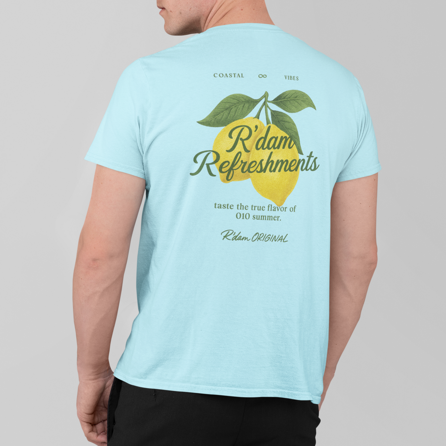 Rugzijde T-shirt met grote citroenprint en “taste the true flavor of 010 summer” – lichtblauw