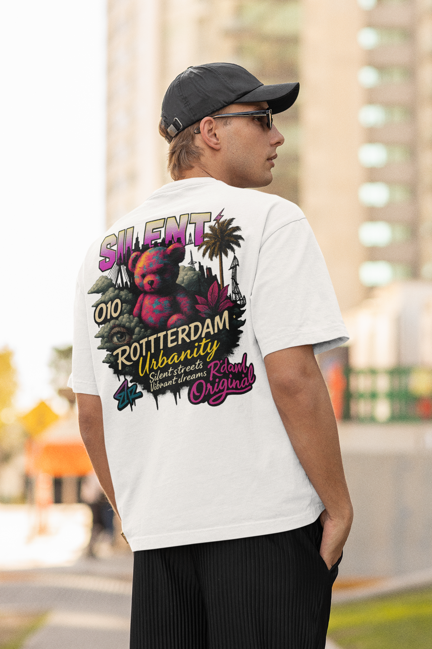 Witte variant met graffiti teddy, 010 skyline en kleurrijke urban artwork – achterkant