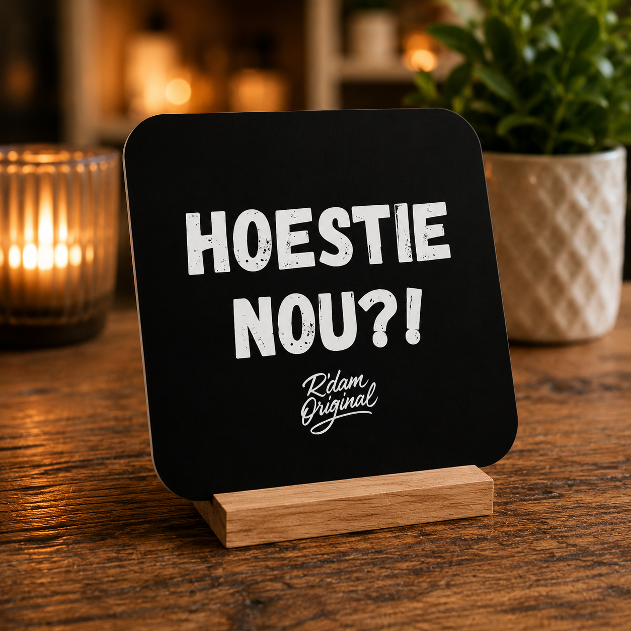 Zwarte houten onderzetter met Rotterdam quote Hoestie Nou?!