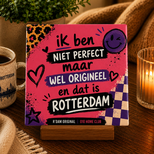 Keramisch 010 Home Club tegeltje met tekst Niet perfect maar wel origineel