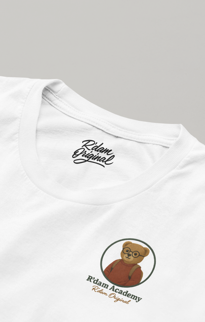 Witte R’dam Academy tee met cartoon beer in 010U hoodie op trappen" borstlogo