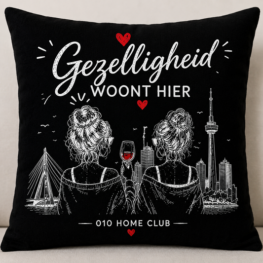 Wijffies Club kussen Gezelligheid woont hier – Zwart, katoen 50x50 cm inclusief vulling