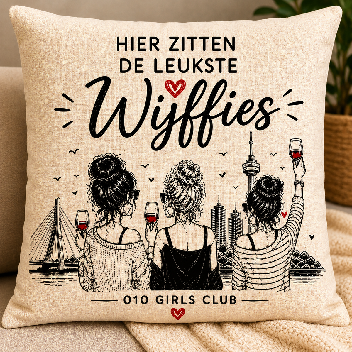 Wijffies Club kussen Hier zitten de leukste Wijffies – Naturel, katoen 50x50 cm inclusief vulling