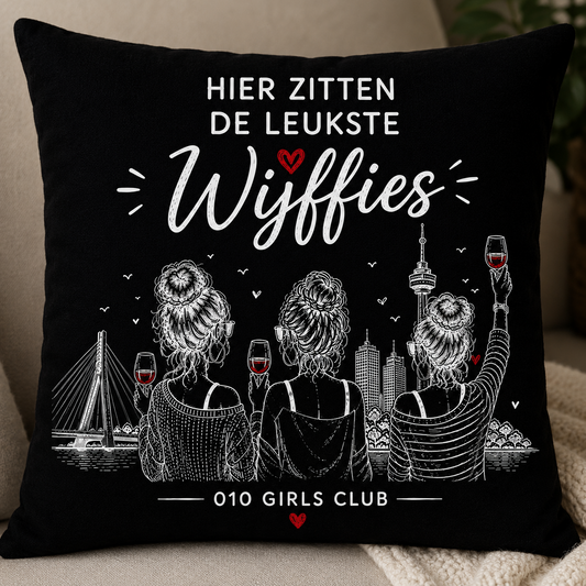 Wijffies Club kussen Hier zitten de leukste Wijffies – Zwart, katoen 50x50 cm inclusief vulling